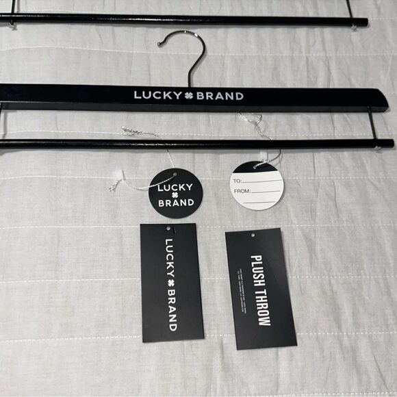 Lucky Brand Black x 2 Tan x 2 Wooden Plush Throw Hangers - Picture 2 of 6